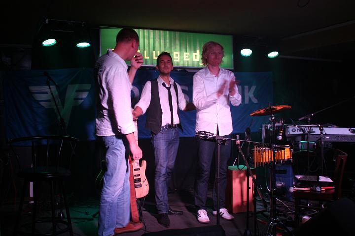 2008-11-28 M3_live at replugged 209.jpg